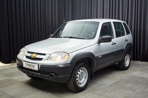 Внедорожник Chevrolet Niva 2018 года, 630000 рублей, Красноярск