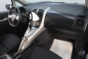Хетчбэк Toyota Auris 2007 года, 829000 рублей, Челябинск