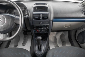 Хетчбэк Renault Clio 2004 года, 399000 рублей, Барнаул