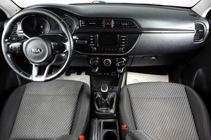 Седан Kia Rio 2018 года, 919000 рублей, Тюмень
