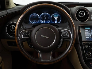 Седан Jaguar XJ 2010 года, 1749077 рублей, Москва