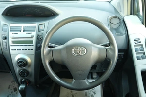 Хетчбэк Toyota Vitz 2009 года, 729000 рублей, Омск