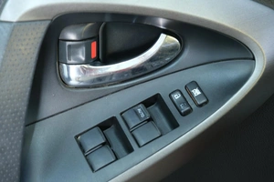 Внедорожник Toyota RAV4 2010 года, 1399000 рублей, Омск