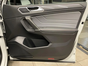 Внедорожник Volkswagen Tiguan 2022 года, 4500000 рублей, Красноярск