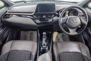 Внедорожник Toyota C-HR 2017 года, 2499000 рублей, Барнаул