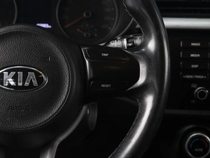 Хетчбэк Kia Rio X-Line 2018 года, 1450000 рублей, Омск