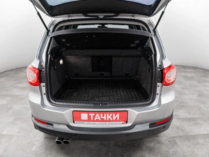 Внедорожник Volkswagen Tiguan 2010 года, 1210000 рублей, Красноярск
