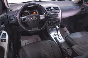 Седан Toyota Corolla 2011 года, 1089000 рублей, Томск