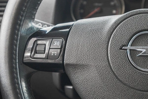 Седан Opel Astra 2011 года, 749000 рублей, Барнаул