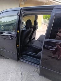 Минивэн Toyota Voxy 2010 года, 1500000 рублей, Железногорск