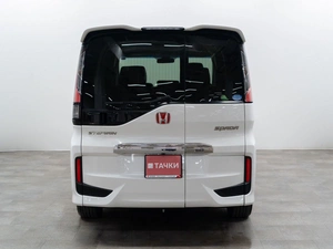 Минивэн Honda Stepwgn Spada 2017 года, 1935000 рублей, Красноярск