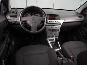 Седан Opel Astra 2013 года, 624000 рублей, Воронеж