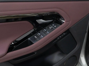 Внедорожник Land Rover Range Rover Evoque 2024 года, 5643055 рублей, Москва