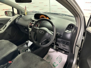 Хетчбэк Toyota Vitz 2009 года, 595000 рублей, Красноярск