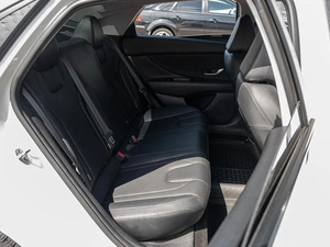 Седан Hyundai Elantra 2023 года, 2150000 рублей, Краснодар