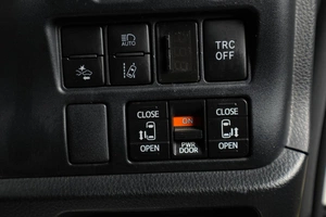 Минивэн Toyota Noah 2018 года, 2529000 рублей, Тюмень