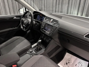 Внедорожник Volkswagen Tiguan 2016 года, 2149000 рублей, Красноярск