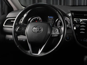 Седан Toyota Camry 2019 года, 2799000 рублей, Тюмень