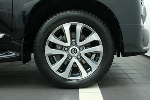 Внедорожник Toyota Land Cruiser 2017 года, 8345000 рублей, Красноярск