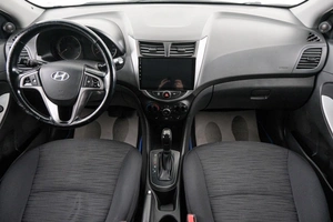 Седан Hyundai Solaris 2015 года, 889000 рублей, Красноярск