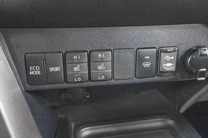 Внедорожник Toyota RAV4 2017 года, 2299000 рублей, Барнаул