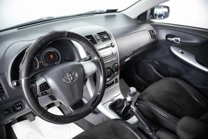 Седан Toyota Corolla 2011 года, 989000 рублей, Пермь