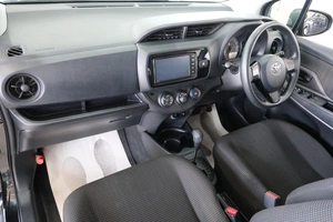 Хетчбэк Toyota Vitz 2019 года, 999000 рублей, Омск