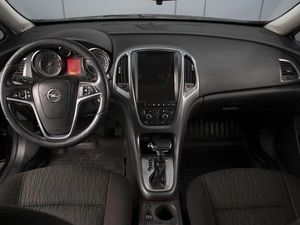 Универсал Opel Astra 2014 года, 550000 рублей, Омск