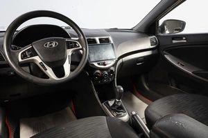 Седан Hyundai Solaris 2016 года, 679000 рублей, Новосибирск