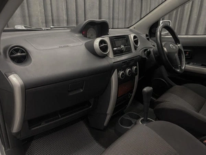 Хетчбэк Toyota Ist 2002 года, 550000 рублей, Красноярск