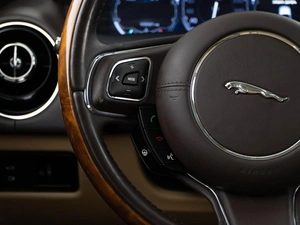 Седан Jaguar XJ 2010 года, 1749077 рублей, Москва