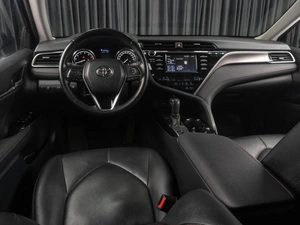 Седан Toyota Camry 2019 года, 3819000 рублей, Тюмень