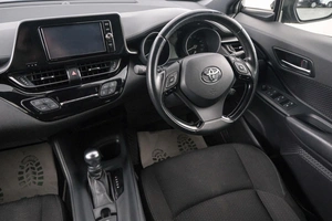 Внедорожник Toyota C-HR 2018 года, 2199000 рублей, Красноярск