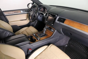 Внедорожник Volkswagen Touareg 2011 года, 2349000 рублей, Пермь