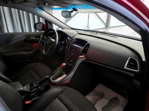 Хетчбэк Opel Astra 2013 года, 645000 рублей, Красноярск