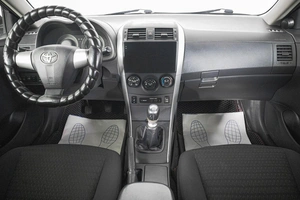 Седан Toyota Corolla 2010 года, 949000 рублей, Кемерово