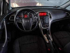 Универсал Opel Astra 2012 года, 799000 рублей, Краснодар