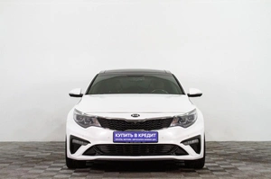 Седан Kia Optima 2018 года, 2039000 рублей, Сургут