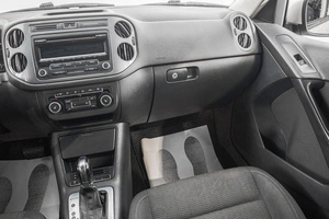 Внедорожник Volkswagen Tiguan 2012 года, 1189000 рублей, Барнаул