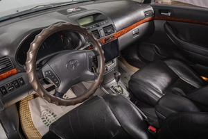 Седан Toyota Avensis 2004 года, 529000 рублей, Томск