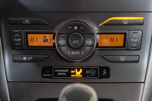 Хетчбэк Toyota Auris 2008 года, 699000 рублей, Омск