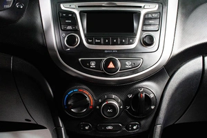 Седан Hyundai Solaris 2014 года, 879000 рублей, Сургут