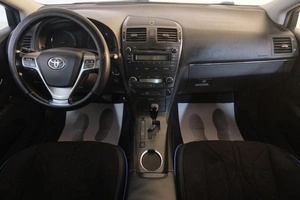 Седан Toyota Avensis 2009 года, 1199000 рублей, Омск