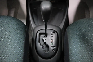 Хетчбэк Toyota Vitz 2007 года, 619000 рублей, Омск