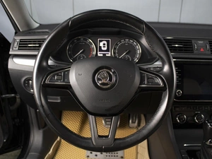 Лифтбек Skoda Superb 2017 года, 1980000 рублей, Омск
