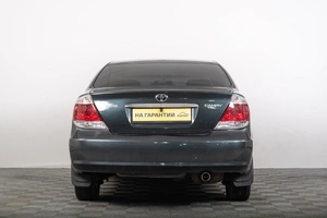 Седан Toyota Camry 2002 года, 749000 рублей, Томск