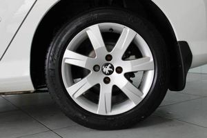 Хетчбэк Peugeot 308 2011 года, 450000 рублей, Красноярск
