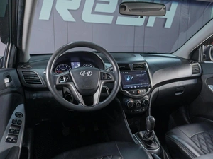 Седан Hyundai Solaris 2014 года, 970000 рублей, Сургут