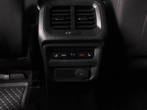 Внедорожник Volkswagen Tiguan 2017 года, 2680000 рублей, Красный Пахарь