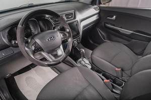 Седан Kia Rio 2012 года, 899000 рублей, Томск
